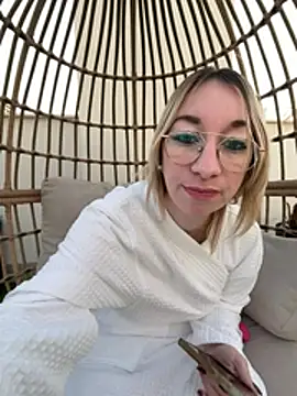 Snapshot of Giuliana_baby chatting on 02-18-26, 07:28 Giuliana baby online show from 02-18-26, 07:28