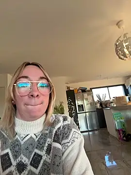 Snapshot of Giuliana_baby chatting on 03-18-26, 05:36 Giuliana baby online show from 03-18-26, 05:36