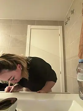 Snapshot of Giuliana_baby chatting on 02-17-26, 07:27 Giuliana baby online show from 02-17-26, 07:27