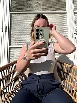 Snapshot of Giuliana_baby chatting on 02-19-26, 09:39 Giuliana baby online show from 02-19-26, 09:39