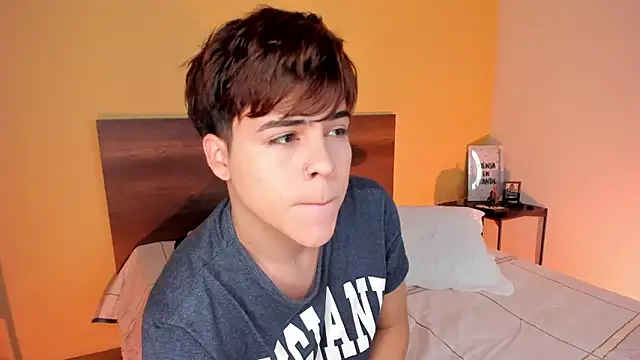 Snapshot of justinbiler chatting on 03-10-25, 12:38 justinbiler online show from 03-10-25, 12:38