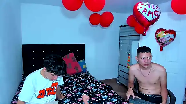 Snapshot of Alexander_and_Xiao chatting on 02-15-25, 10:10 Alexander and Xiao online show from 02-15-25, 10:10