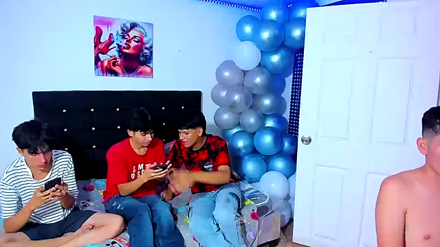 Snapshot of Alexander_and_Xiao chatting on 03-10-25, 09:07 Alexander and Xiao online show from 03-10-25, 09:07