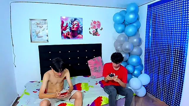 Snapshot of Alexander_and_Xiao chatting on 03-20-25, 09:02 Alexander and Xiao online show from 03-20-25, 09:02