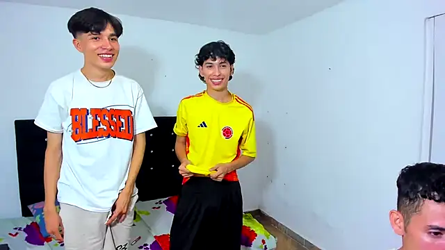 Snapshot of Alexander_and_Xiao chatting on 02-27-25, 04:13 Alexander and Xiao online show from 02-27-25, 04:13