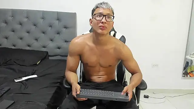 Snapshot of chriss_jones1 chatting on 03-07-25, 09:17 chriss jones1 online show from 03-07-25, 09:17