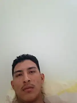 Snapshot of Guti_hazz chatting on 12-17-25, 10:53 Guti hazz online show from 12-17-25, 10:53