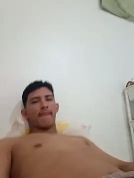 Snapshot of Guti_hazz chatting on 12-15-25, 11:27 Guti hazz online show from 12-15-25, 11:27