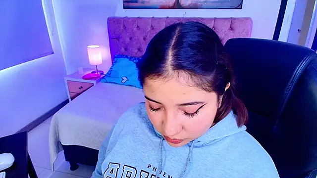 Emma monserrat online show from 11-13-25, 07:40