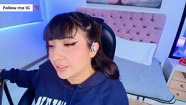 Emma monserrat online show from 03-04-26, 07:43