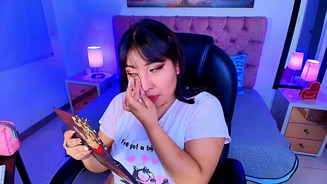 Emma monserrat online show from 11-21-25, 08:30