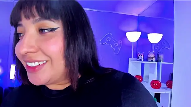 Snapshot of Emma_monserrat chatting on 05-21-26, 11:29 Emma monserrat online show from 05-21-26, 11:29