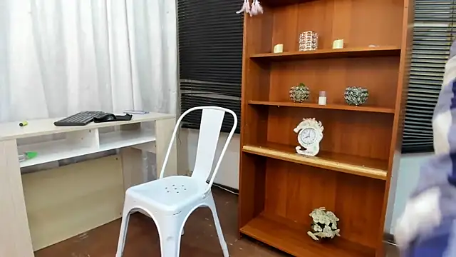 Emma Jnes online show from 12-03-24, 08:44