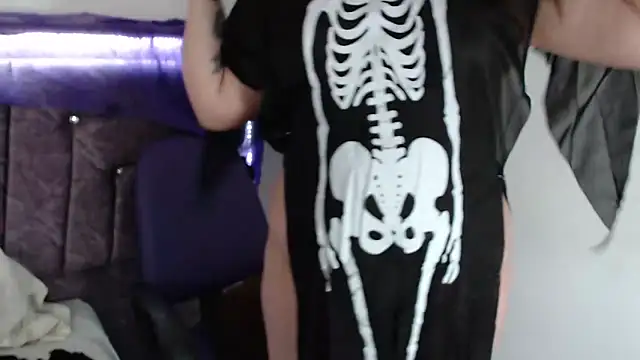 Penelope Fox14 online show from 10-31-25, 01:30