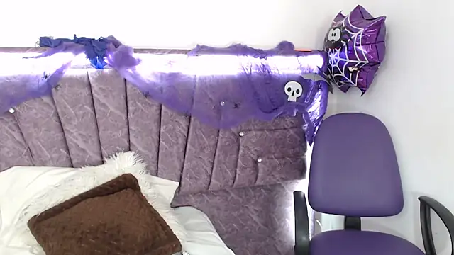 Penelope Fox14 online show from 10-25-25, 01:23