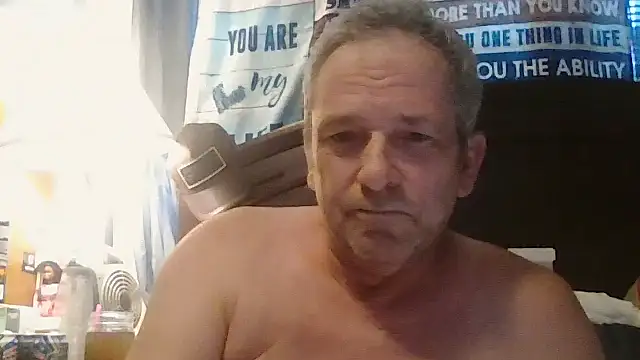 Snapshot of llovetoshowoff chatting on 05-20-26, 12:35 llovetoshowoff online show from 05-20-26, 12:35