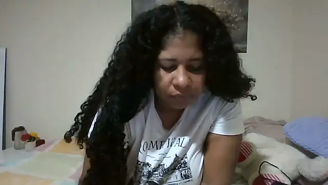 Snapshot of Ivon-09 chatting on 06-02-26, 11:43 Ivon-09 online show from 06-02-26, 11:43