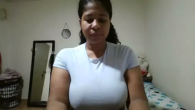 Snapshot of Ivon-09 chatting on 04-20-26, 12:19 Ivon-09 online show from 04-20-26, 12:19