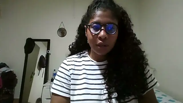 Snapshot of Ivon-09 chatting on 04-24-26, 12:18 Ivon-09 online show from 04-24-26, 12:18