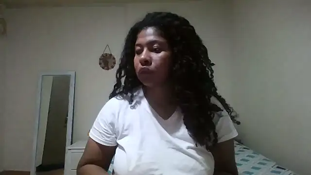 Snapshot of Ivon-09 chatting on 05-05-26, 01:03 Ivon-09 online show from 05-05-26, 01:03