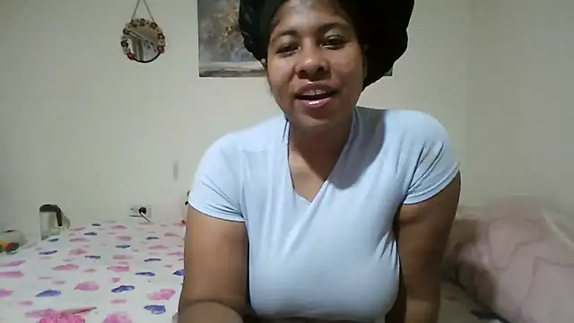 Snapshot of Ivon-09 chatting on 05-25-26, 12:04 Ivon-09 online show from 05-25-26, 12:04