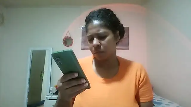 Snapshot of Ivon-09 chatting on 05-10-26, 01:04 Ivon-09 online show from 05-10-26, 01:04