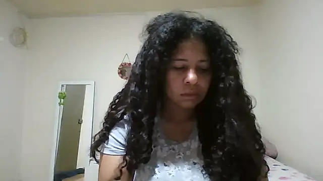 Snapshot of Ivon-09 chatting on 05-18-26, 12:10 Ivon-09 online show from 05-18-26, 12:10
