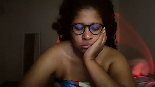 Snapshot of Ivon-09 chatting on 05-12-26, 02:41 Ivon-09 online show from 05-12-26, 02:41
