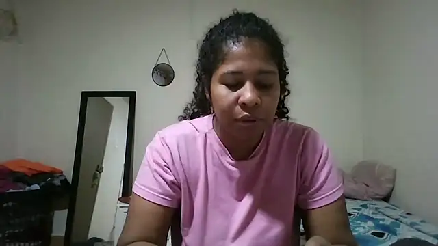 Snapshot of Ivon-09 chatting on 05-04-26, 11:57 Ivon-09 online show from 05-04-26, 11:57