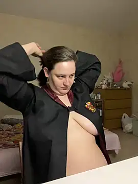 hungry1bunny online show from 04-17-26, 06:33