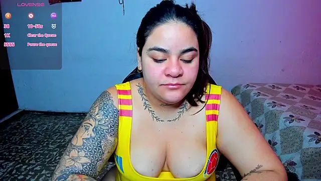 Snapshot of Sharon_hils chatting on 06-18-26, 04:01 Sharon hils online show from 06-18-26, 04:01