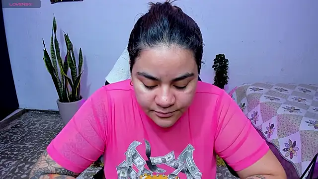 Snapshot of Sharon_hils chatting on 05-15-26, 04:05 Sharon hils online show from 05-15-26, 04:05