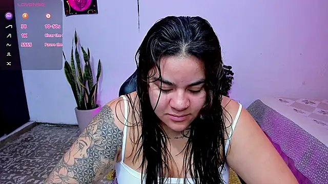 Snapshot of Sharon_hils chatting on 05-22-26, 03:32 Sharon hils online show from 05-22-26, 03:32