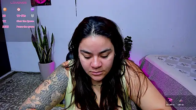Snapshot of Sharon_hils chatting on 05-19-26, 02:46 Sharon hils online show from 05-19-26, 02:46