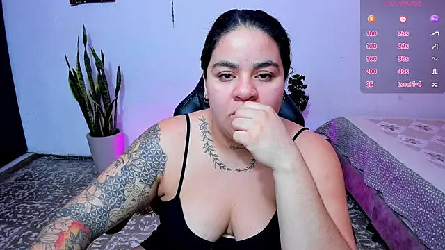 Snapshot of Sharon_hils chatting on 05-27-26, 03:08 Sharon hils online show from 05-27-26, 03:08