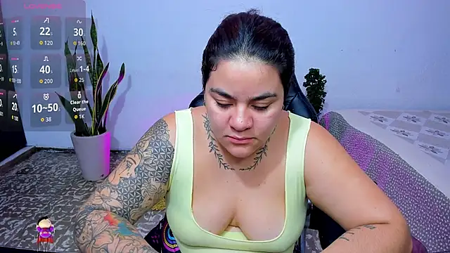 Snapshot of Sharon_hils chatting on 05-06-26, 02:21 Sharon hils online show from 05-06-26, 02:21