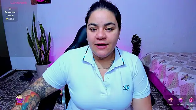 Snapshot of Sharon_hils chatting on 05-11-26, 02:56 Sharon hils online show from 05-11-26, 02:56