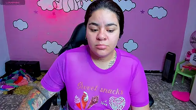 Snapshot of Sharon_hils chatting on 04-17-26, 02:42 Sharon hils online show from 04-17-26, 02:42