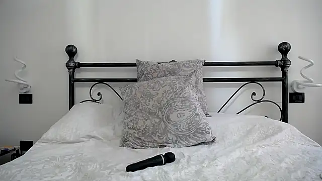 ladycleopatra online show from 10-16-25, 08:00