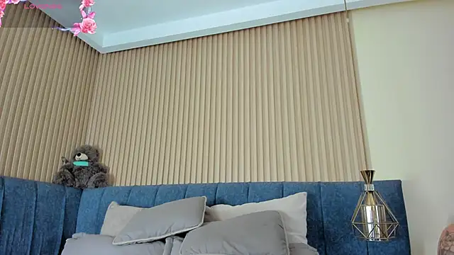 kathecute   online show from 05-17-26, 01:49