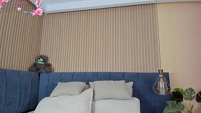 kathecute   online show from 11-20-25, 01:39