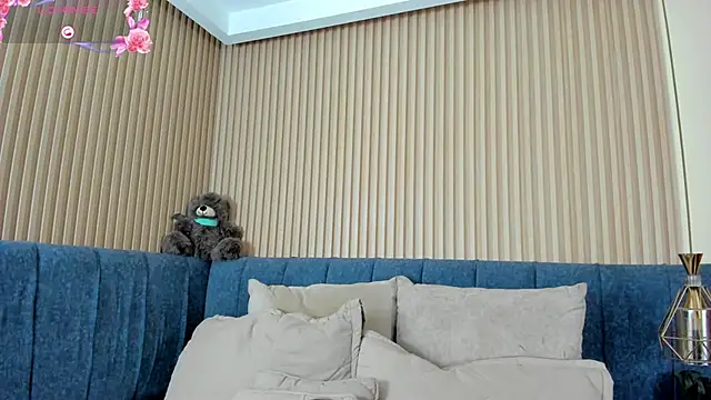 kathecute   online show from 04-15-26, 01:44