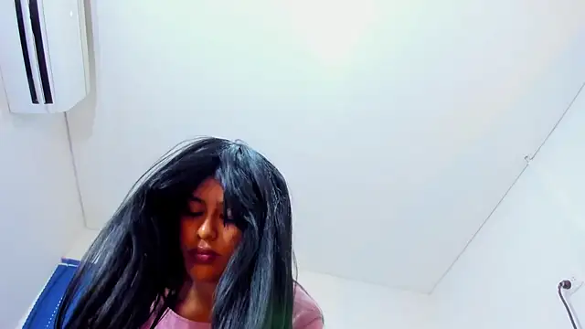 Snapshot of Julieta_turner_ chatting on 02-14-25, 12:47 Julieta turner online show from 02-14-25, 12:47