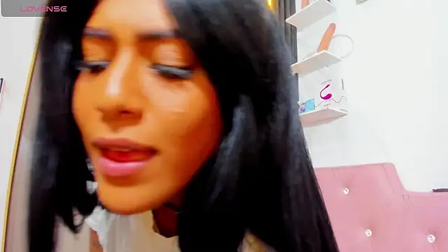 Snapshot of Julieta_turner_ chatting on 02-13-25, 08:03 Julieta turner online show from 02-13-25, 08:03