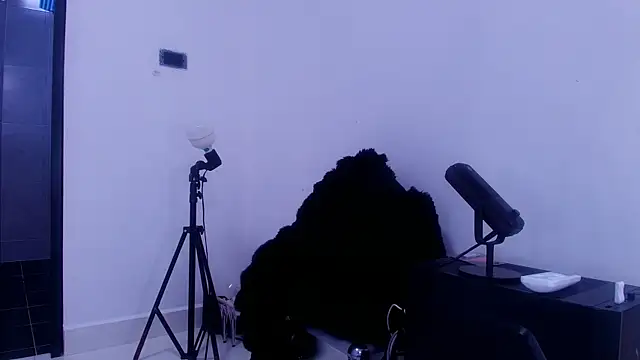 nicol f online show from 04-16-26, 03:07