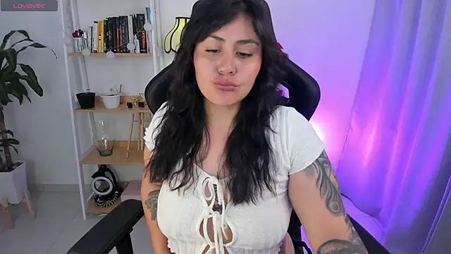 GretaX-X online show from 11-18-25, 10:40