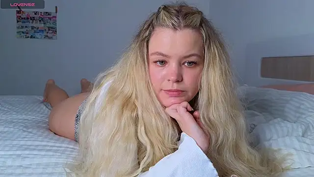 Snapshot of Milana15 chatting on 10-25-25, 12:50 Milana15 online show from 10-25-25, 12:50