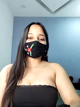Snapshot of Varnika_aarora chatting on 03-08-25, 08:33 Varnika aarora online show from 03-08-25, 08:33