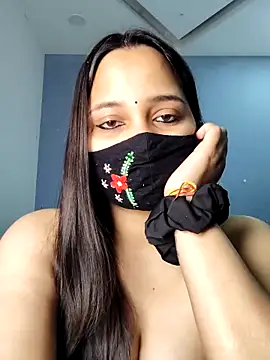 Snapshot of Varnika_aarora chatting on 03-08-25, 05:28 Varnika aarora online show from 03-08-25, 05:28