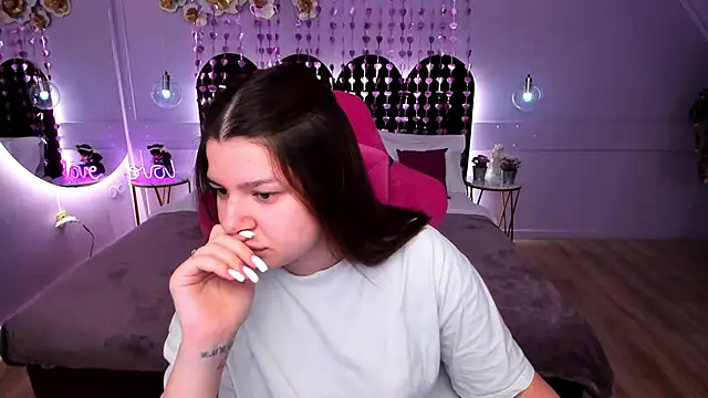 Snapshot of MelanieCarterr chatting on 02-14-26, 05:07 MelanieCarterr online show from 02-14-26, 05:07